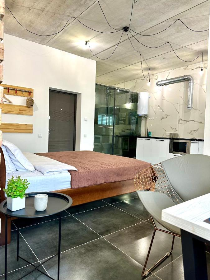 Designer Apartments In The City Center Рівне Екстер'єр фото
