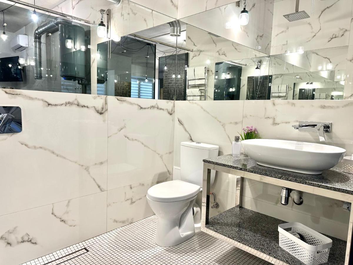 Designer Apartments In The City Center Рівне Екстер'єр фото