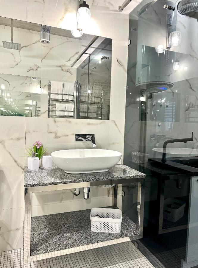Designer Apartments In The City Center Рівне Екстер'єр фото