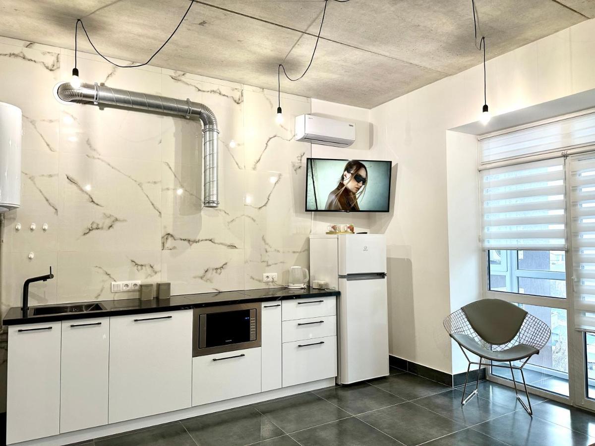 Designer Apartments In The City Center Рівне Екстер'єр фото