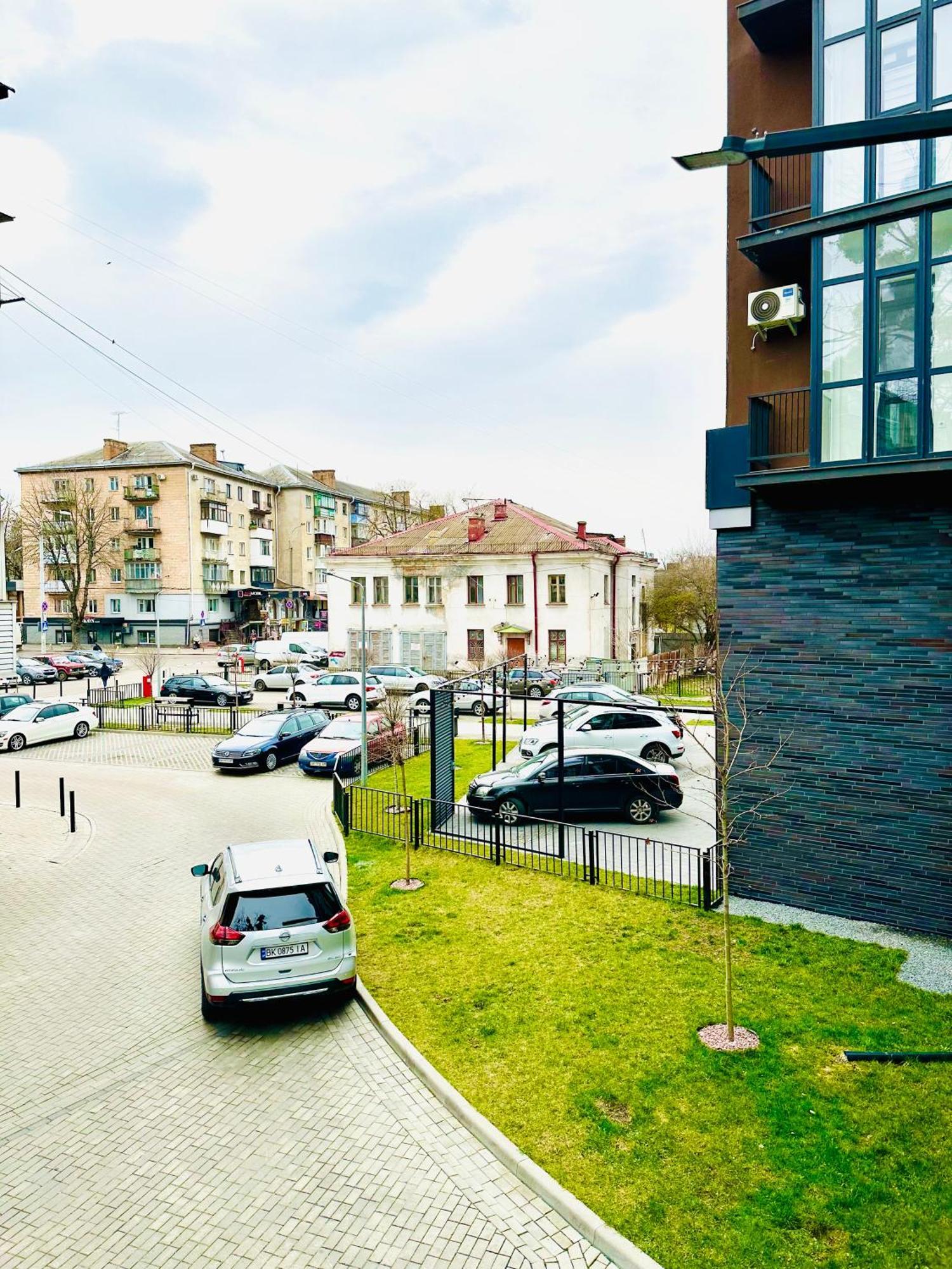 Designer Apartments In The City Center Рівне Екстер'єр фото